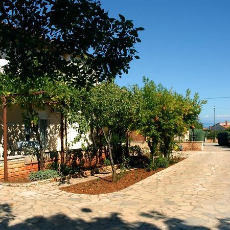 Apartment Valentina Ližnjan Exterior foto