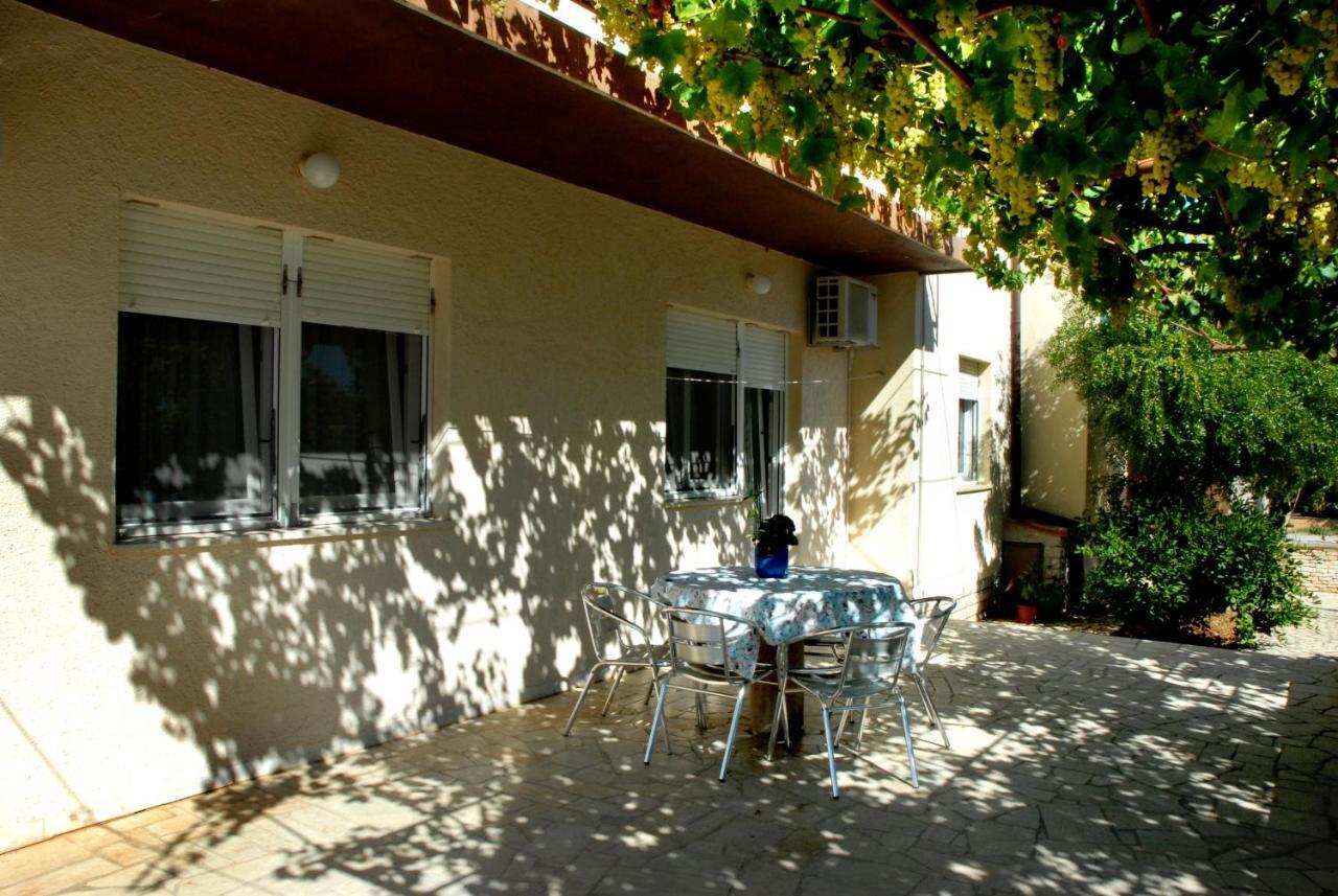 Apartment Valentina Ližnjan Exterior foto